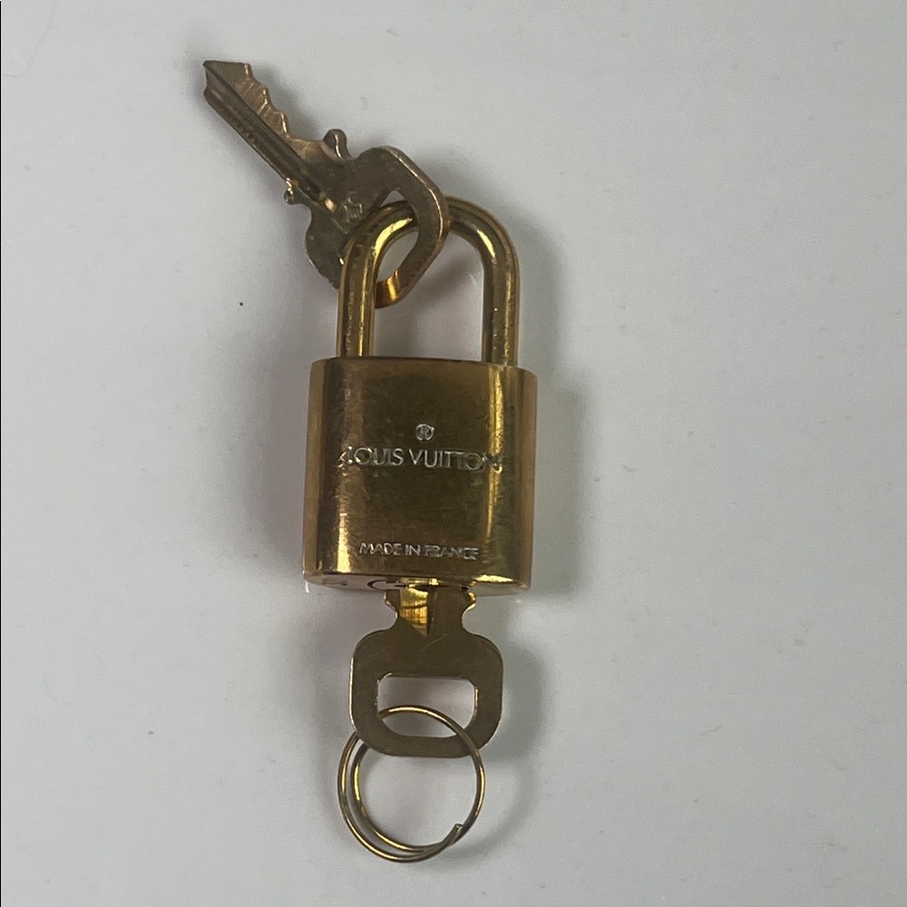 Louis Vuitton Luxurious Gold Padlock and Keys #321 - Picture 8 of 12